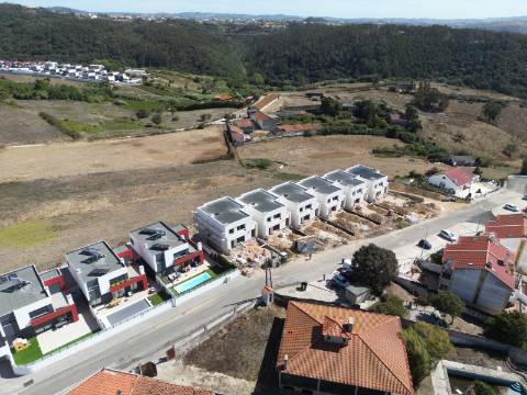 Moradia T4 nova de Design moderno, em Mafra.