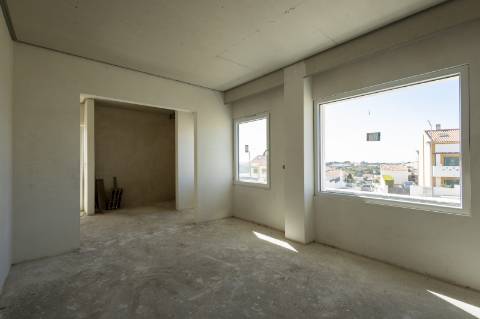 Moradia T4 nova com piscina e de Design moderno, em Mafra.