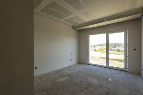 Moradia T4 nova com piscina e de Design moderno, em Mafra.