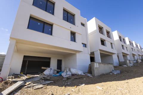 Moradia T4 nova com piscina e de Design moderno, em Mafra.