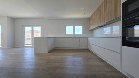 MORADIA T4 TÉRREA NOVA em SANTO ISIDORO