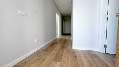 MORADIA T4 TÉRREA NOVA em SANTO ISIDORO