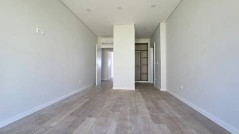 MORADIA T4 TÉRREA NOVA em SANTO ISIDORO