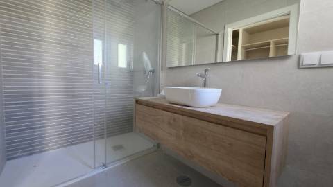 MORADIA T4 TÉRREA NOVA em SANTO ISIDORO