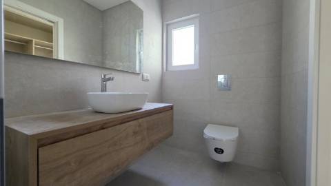 MORADIA T4 TÉRREA NOVA em SANTO ISIDORO