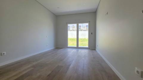 MORADIA T4 TÉRREA NOVA em SANTO ISIDORO