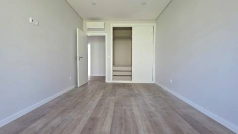 MORADIA T4 TÉRREA NOVA em SANTO ISIDORO