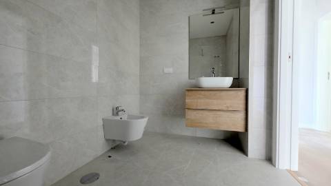 MORADIA T4 TÉRREA NOVA em SANTO ISIDORO