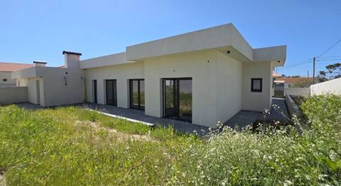 MORADIA T4 TÉRREA NOVA em SANTO ISIDORO