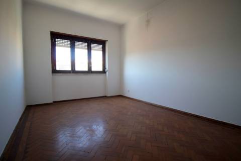 Apartamento T2 usado em Vialonga