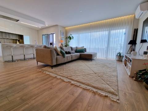 Apartamento T3 com terraço com 144,88 m2 e barbecue coberto - Ericeira