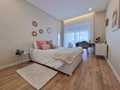 Apartamento T3 com terraço com 144,88 m2 e barbecue coberto - Ericeira