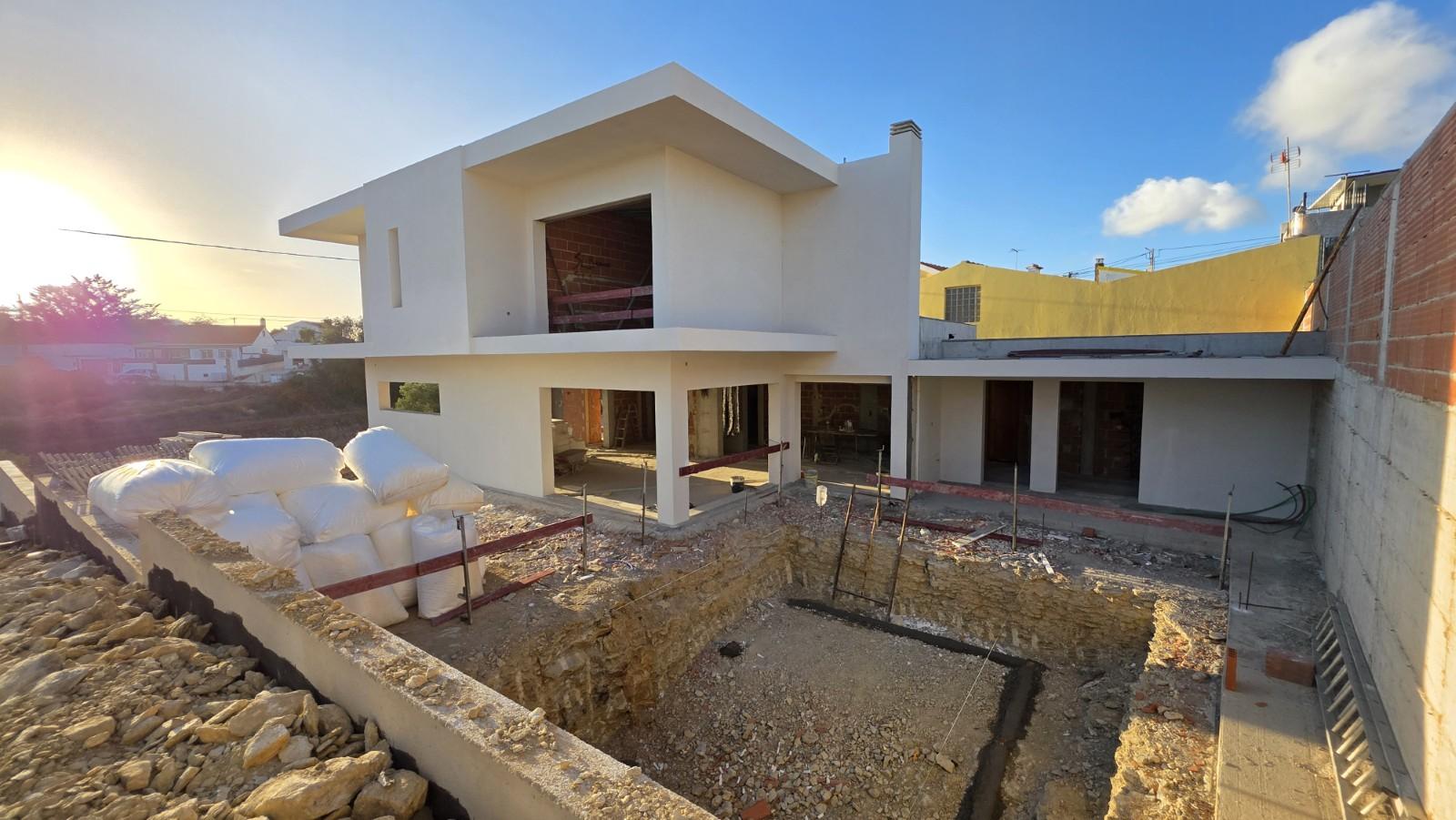 MORADIA T4 com piscina e garagem em Mafra.