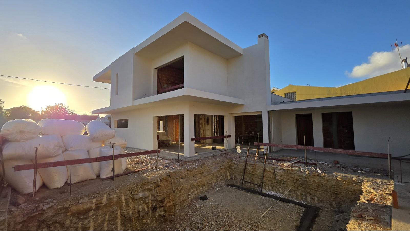 MORADIA T4 com piscina e garagem em Mafra.