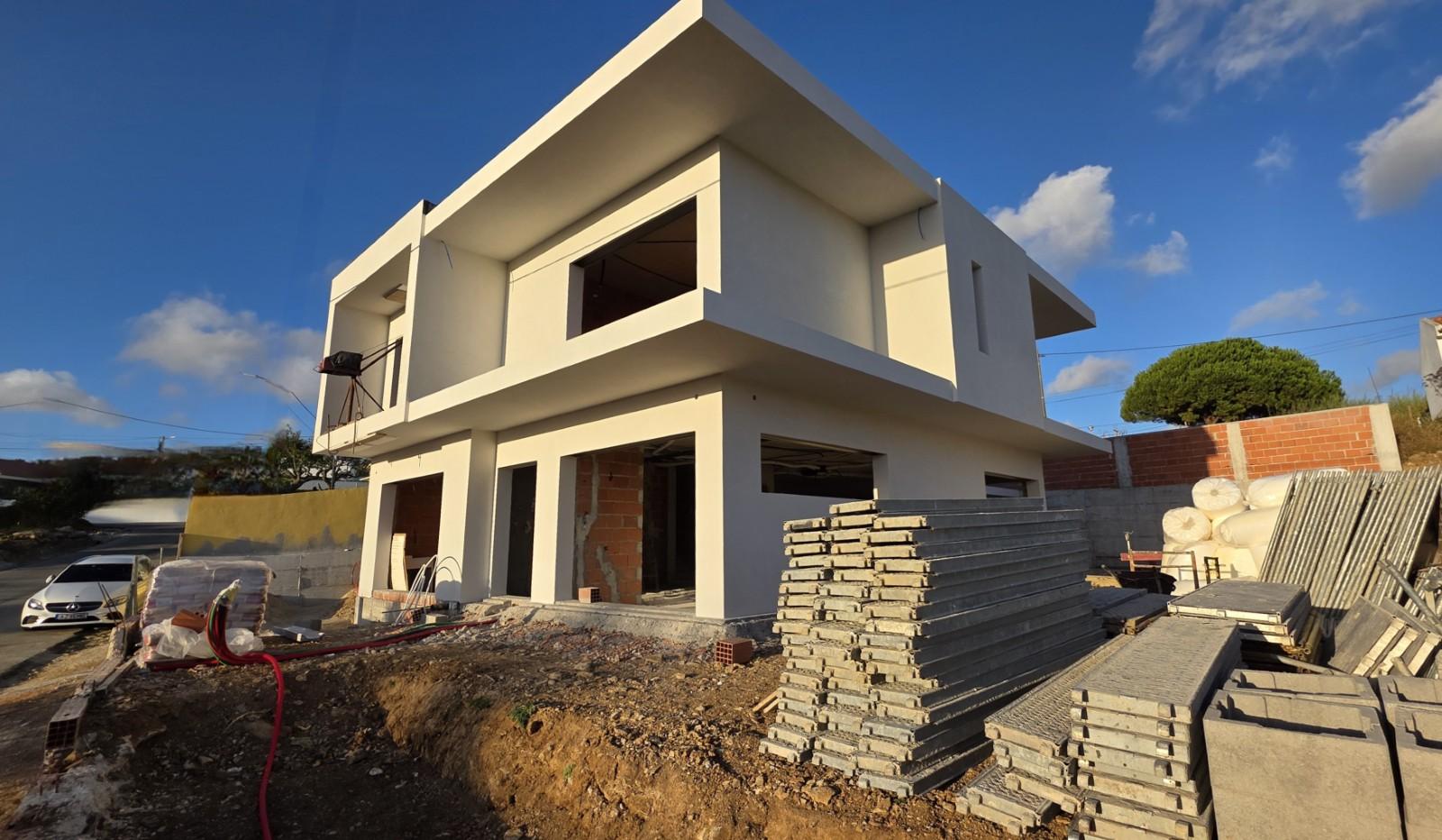 MORADIA T4 com piscina e garagem em Mafra.