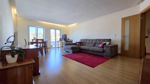 Apartamento T3 Duplex, com duas salas, usado na Malveira