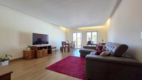 Apartamento T3 Duplex, com duas salas, usado na Malveira