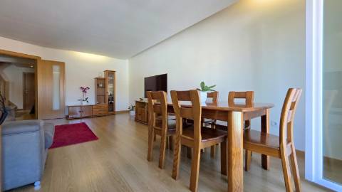 Apartamento T3 Duplex, com duas salas, usado na Malveira