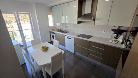 Apartamento T3 Duplex, com duas salas, usado na Malveira