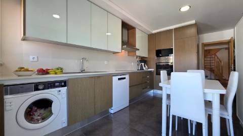 Apartamento T3 Duplex, com duas salas, usado na Malveira