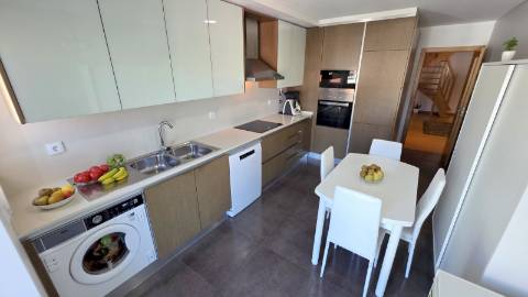 Apartamento T3 Duplex, com duas salas, usado na Malveira