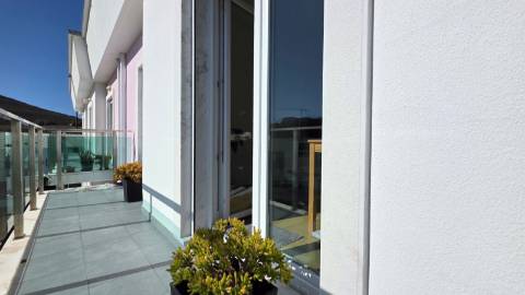 Apartamento T3 Duplex, com duas salas, usado na Malveira