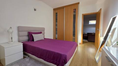 Apartamento T3 Duplex, com duas salas, usado na Malveira