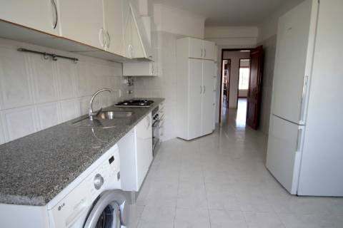 Apartamento T2 para Arrendamento no centro de Mafra.