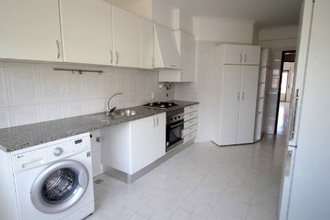 Apartamento T2 para Arrendamento no centro de Mafra.