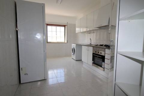Apartamento T2 para Arrendamento no centro de Mafra.