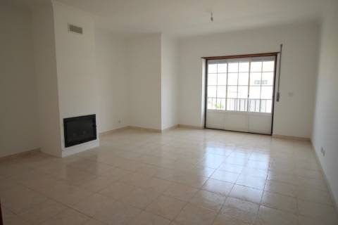 Apartamento T2 para Arrendamento no centro de Mafra.
