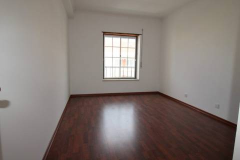 Apartamento T2 para Arrendamento no centro de Mafra.