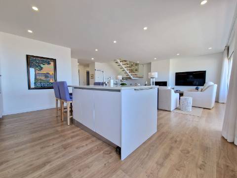 Apartamento T4 duplex, com vista de Mar, Ericeira