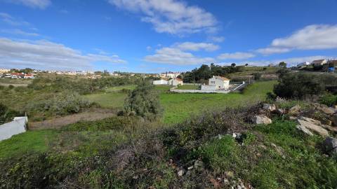 LOTE DE TERRENO COM 1115 m2, PARA CONSTRUÇÃO DE DUAS MORADIAS - MAFRA