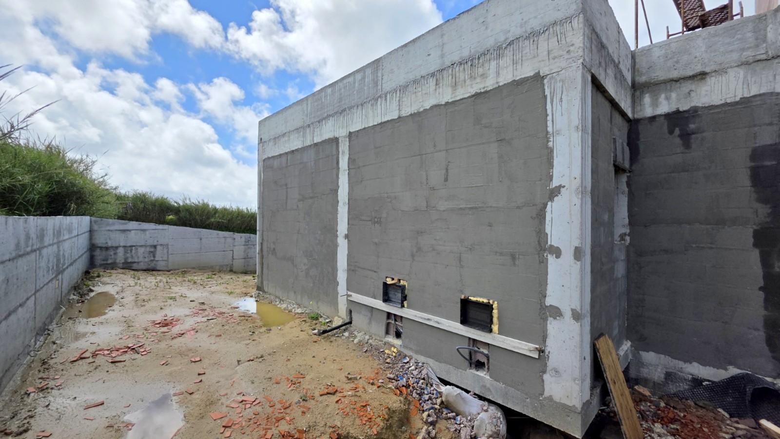 Moradia isolada T4+1 de arquitetura contemporânea na Ventosa - Torres Vedras.