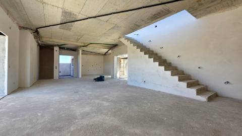 Moradia isolada T4+1 de arquitetura contemporânea na Ventosa - Torres Vedras.