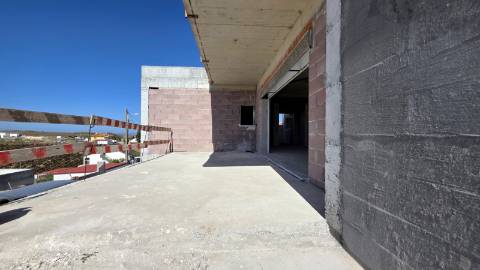 Moradia isolada T4+1 de arquitetura contemporânea na Ventosa - Torres Vedras.