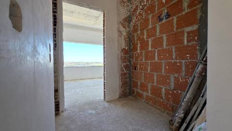 Moradia isolada T4+1 de arquitetura contemporânea na Ventosa - Torres Vedras.