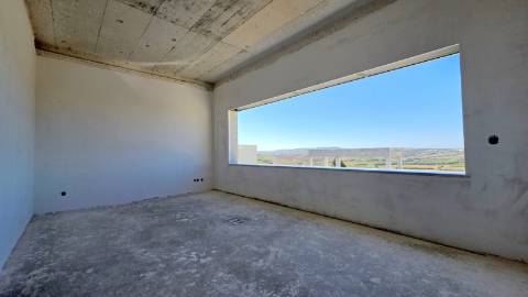 Moradia isolada T4+1 de arquitetura contemporânea na Ventosa - Torres Vedras.