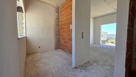 Moradia isolada T4+1 de arquitetura contemporânea na Ventosa - Torres Vedras.