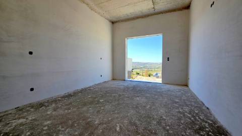 Moradia isolada T4+1 de arquitetura contemporânea na Ventosa - Torres Vedras.