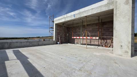 Moradia isolada T4+1 de arquitetura contemporânea na Ventosa - Torres Vedras.