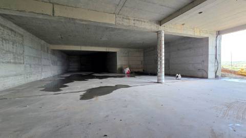 Moradia isolada T4+1 de arquitetura contemporânea na Ventosa - Torres Vedras.