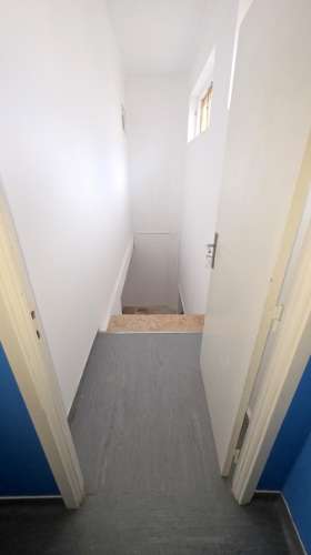 Loja r/c com montra e cave com 106,25 - centro de Torres Vedras