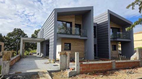 Moradia T3+1 Ericeira com piscina e jardim