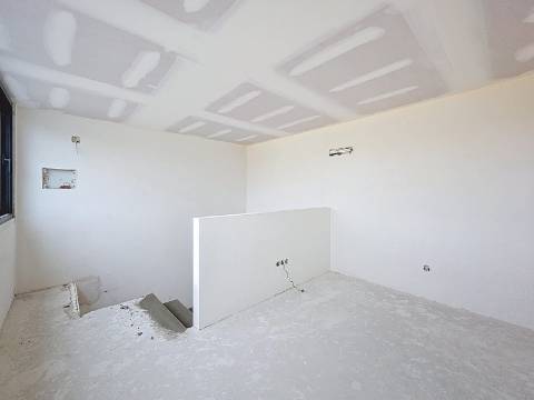 Moradia T3+1 Ericeira com piscina e jardim