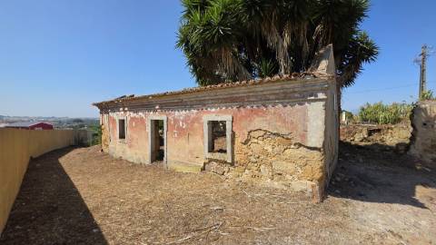 Ruina com 214m2 - Sobreiro - Mafra