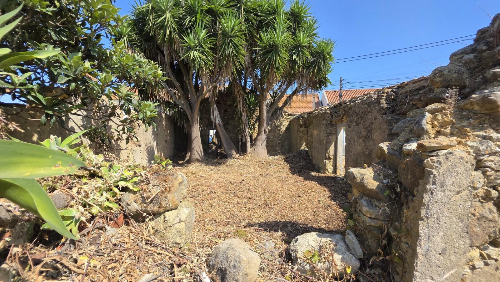 Ruina com 214m2 - Sobreiro - Mafra