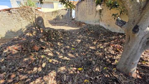 Ruina com 214m2 - Sobreiro - Mafra