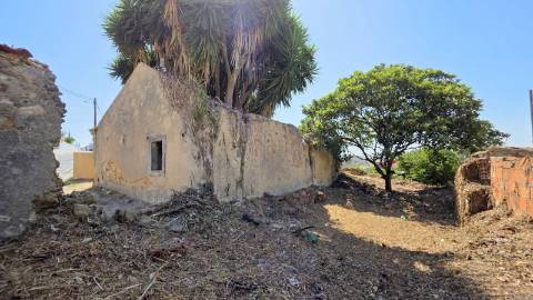 Ruina com 214m2 - Sobreiro - Mafra